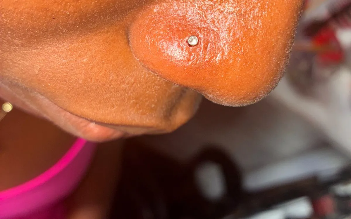Single nostril piercing