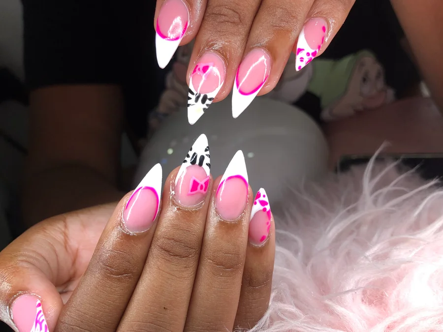 Hello Kitty Nails