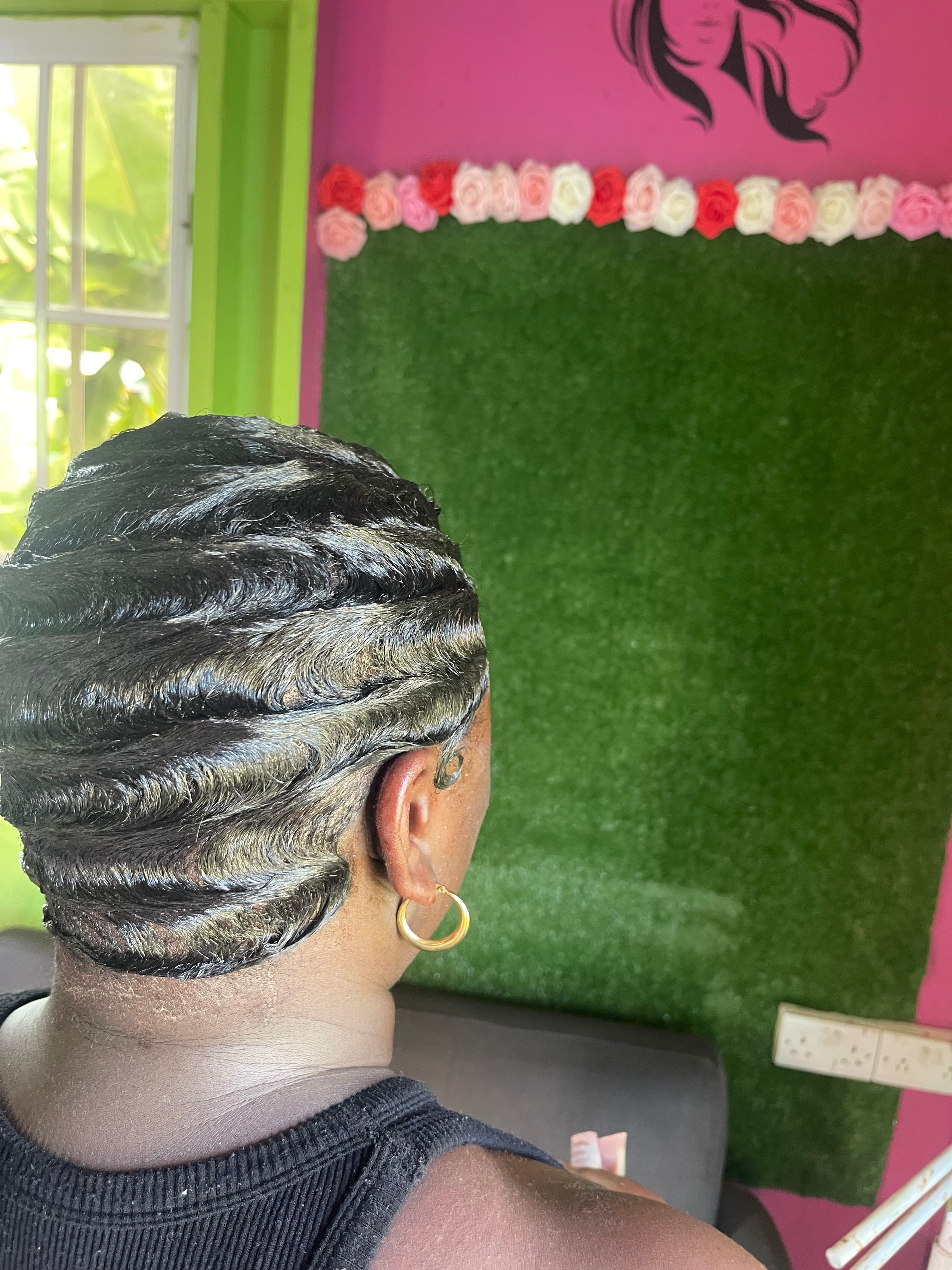 Relaxer and finger wave 