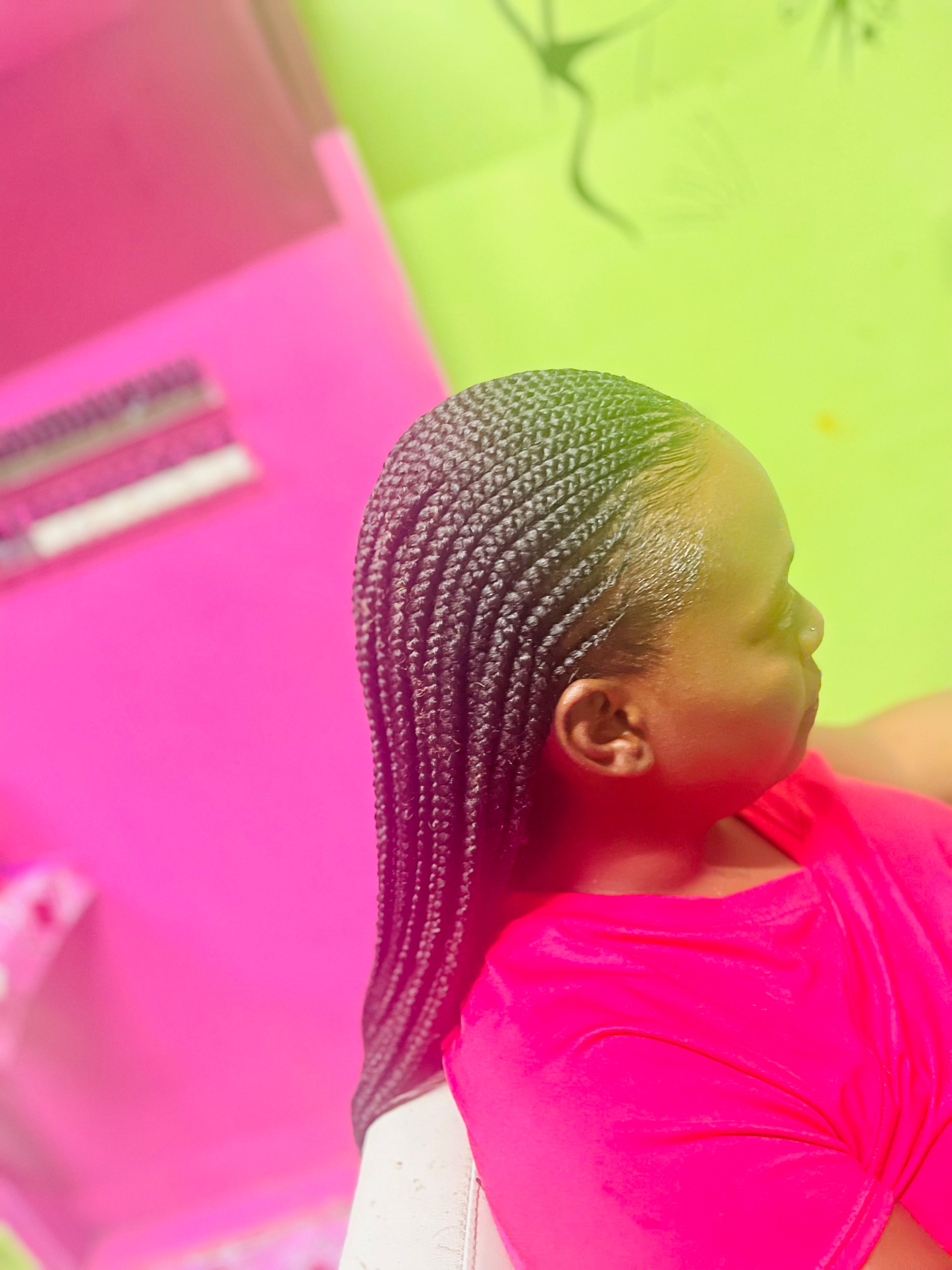 Feeding cornrows and Knotless waist