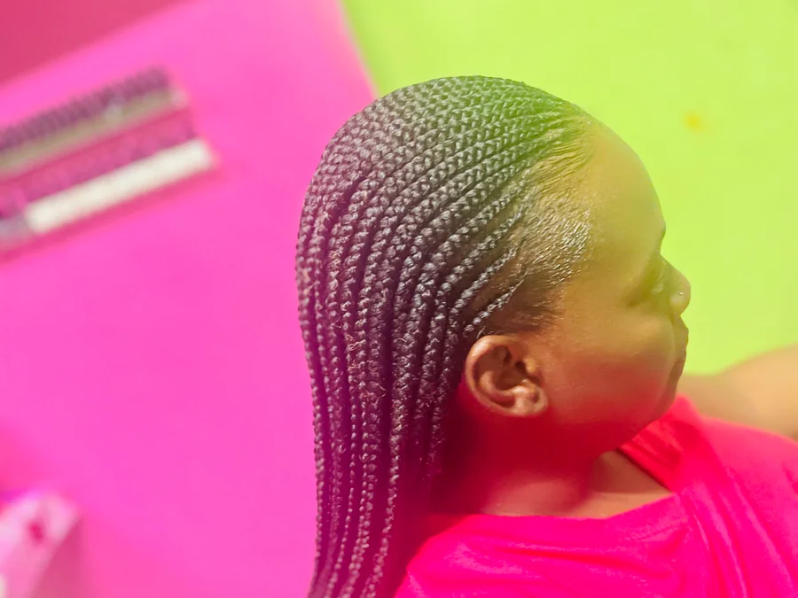 Feeding cornrows and Knotless waist